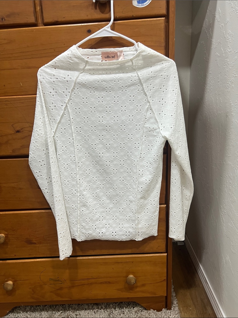 Willow & Root White Eyelet Long-Sleeve Top like new never worn size medium